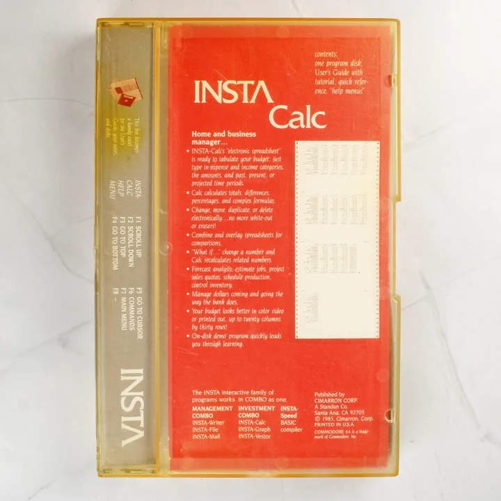 INSTA-Calc szoftver tokjának hátoldala piros információs szöveggel