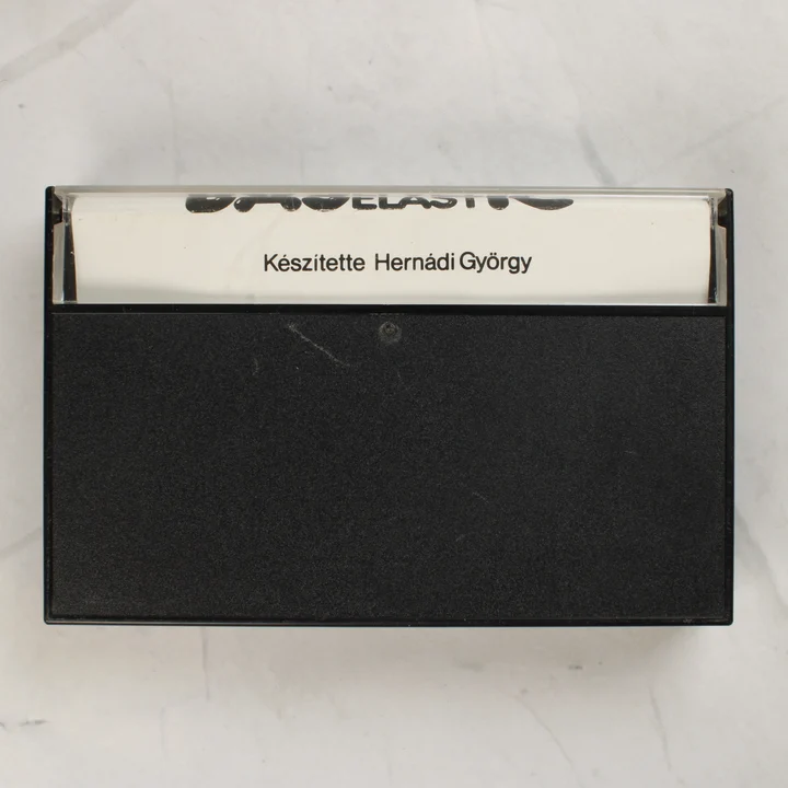BASIC Elastic Commodore 16 szoftver tokjának hátoldala a készítő nevével