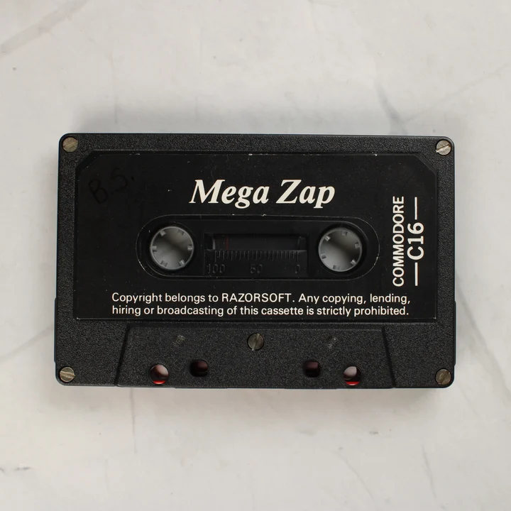 A Mega Zap videójáték fekete magnókazettája