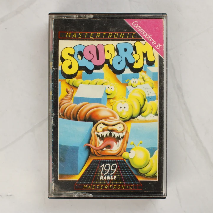 A Squirm Commodore 16 játék kazettás tokjának előlapja színes hernyós grafikával