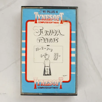Junior Maths Commodore 16 Plus 4 oktatóprogram kazetta tokban, elölnézetből