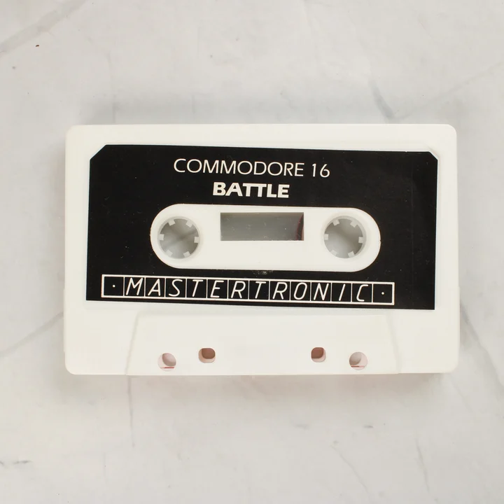 A Battle videójáték fehér színű adathordozó kazettája