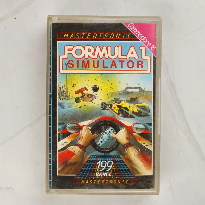 Formula 1 Simulator Commodore 16 játék kazetta tokban, elölnézetből