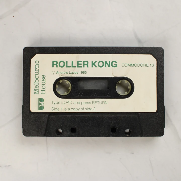 Roller Kong Commodore 16 kazetta A fekete Roller Kong adathordozó kazetta fehér címkével