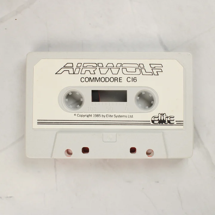 Az Airwolf Commodore 16 játék szürke magnókazettája