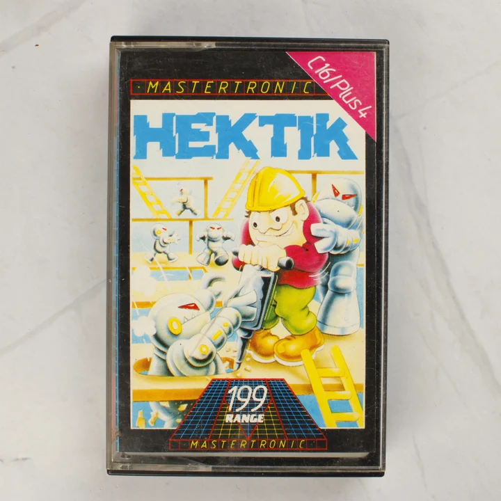 A Hektik videójáték előlapi borítója a műanyag tokban, C16 és Plus/4 jelzéssel