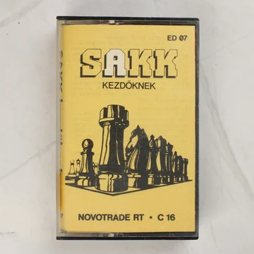 A Sakk kezdőknek videójáték sárga papírborítója a műanyag tokban