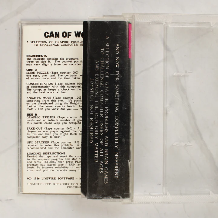 Can of Worms nyitott tok és füzet Can of Worms nyitott műanyag tok a belső információs füzettel