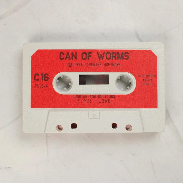 Can of Worms C16 kazetta Can of Worms Commodore 16 játék kazetta piros címkével