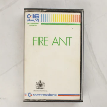 Fire Ant videójáték Commodore 16 és Plus/4 kazetta tokban, elölnézet