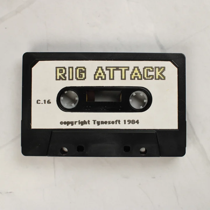 Rig Attack Commodore 16 fekete kazetta fehér címkével