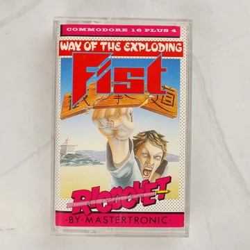 A Way of the Exploding Fist Commodore 16 videójáték tokjának előlapja színes illusztrációval