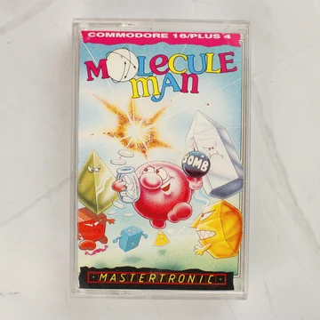 A Molecule Man Commodore 16 és Plus 4 játék kazetta előlapi borítója a műanyag tokban