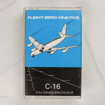Flight Zero-One-Five Commodore 16 játék kazetta tokban, elölnézetből