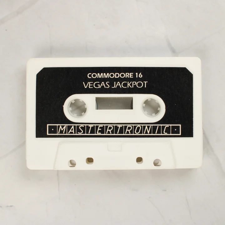 A fehér színű Vegas Jackpot Commodore 16 magnókazetta