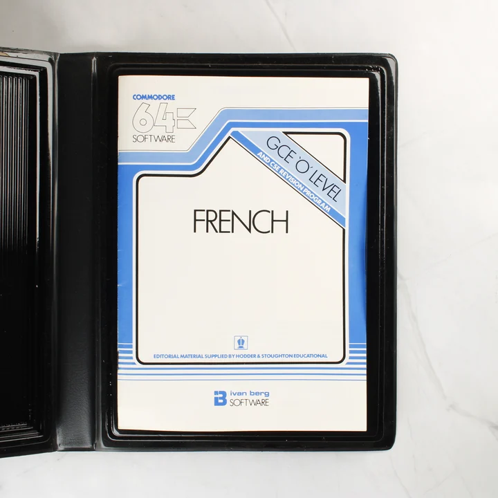 A szoftverhez tartozó nyomtatott használati útmutató a tokban