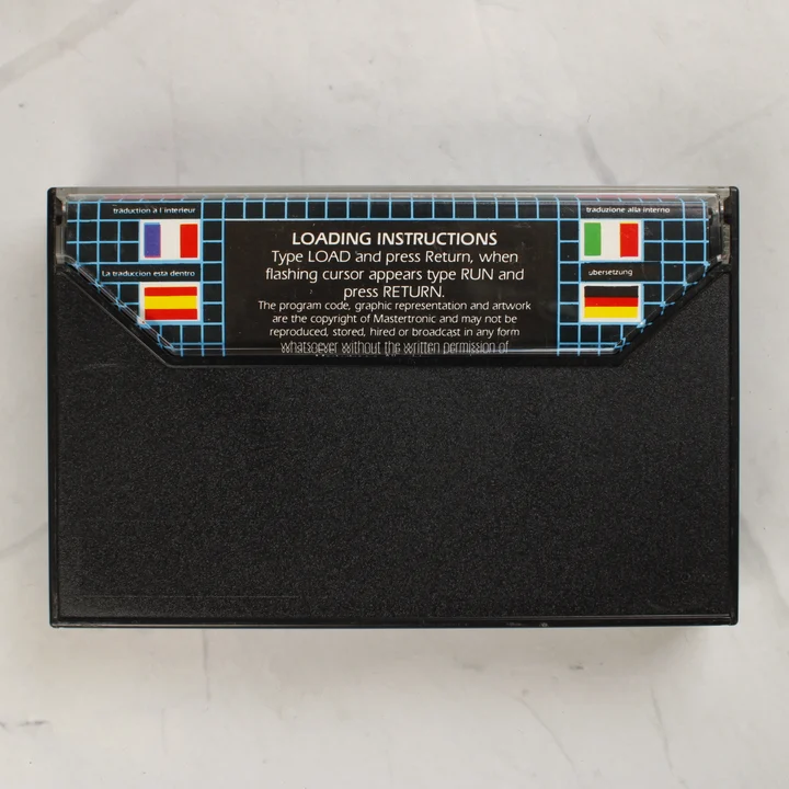 A Formula 1 Simulator Commodore 16 játék tokjának hátlapja a betöltési útmutatóval