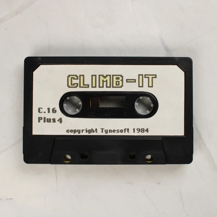 Climb-It C16 Plus 4 magnókazetta A Climb-It videójátékot tartalmazó fekete magnókazetta fehér címkével