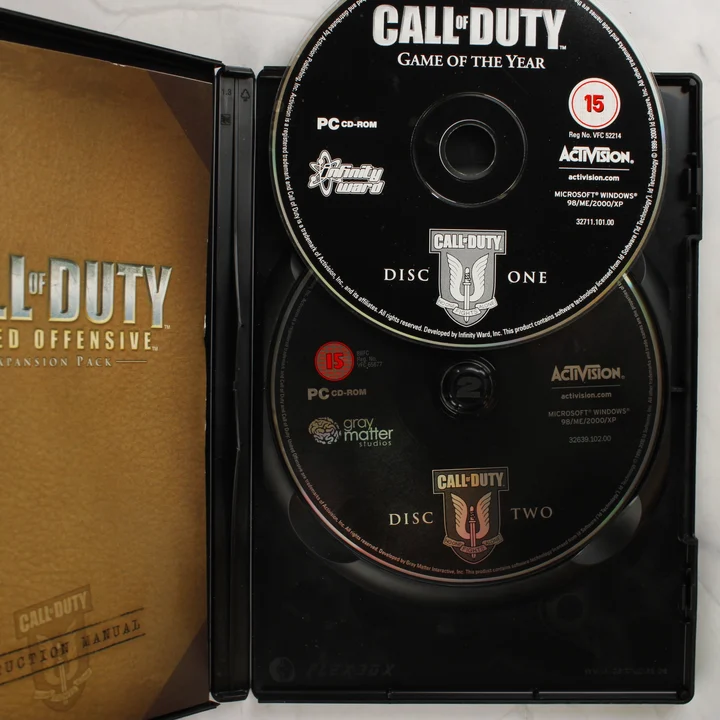 Call of Duty United Offensive PC videójáték nyitott doboza lemezekkel és kézikönyvvel