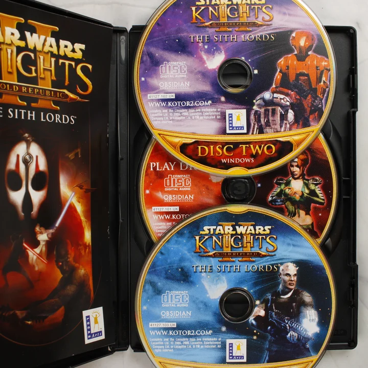 Star Wars Knights of the Old Republic II kinyitott tok CD-ROM lemezekkel és kézikönyvvel