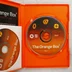The Orange Box nyitott műanyag tokja a két DVD-ROM lemezzel
