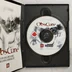 Nyitott műanyag tok az Obscure DVD-ROM lemezzel és kézikönyvvel
