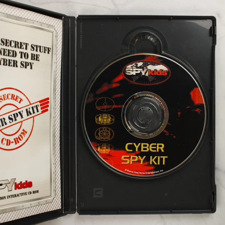 Spy Kids Cyber Spy Kit nyitott tok a CD-ROM lemezzel