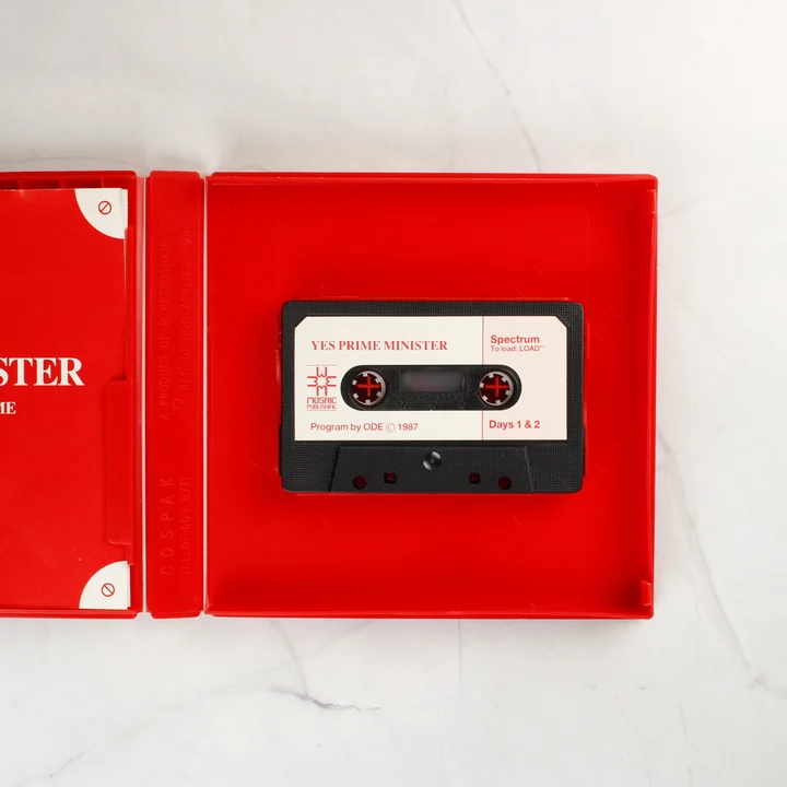 A nyitott tokban lévő magnókazetta