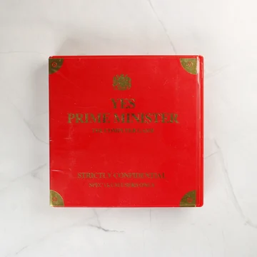 Yes Prime Minister videójáték vörös tokja elölről