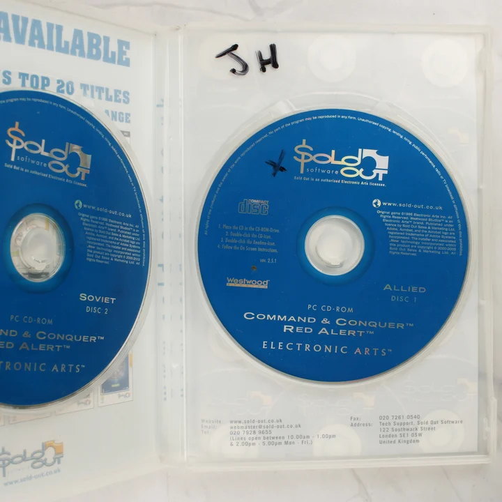 Command & Conquer Red Alert nyitott tok két CD lemezzel