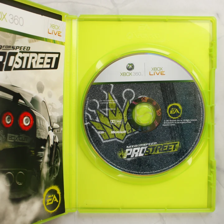 A Need for Speed ProStreet Xbox 360 kinyitott tokja a lemezzel és a füzettel