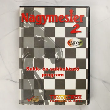 A Nagymester 2 című magyar nyelvű sakkprogram fekete műanyag tokos kiadásának előlapja.