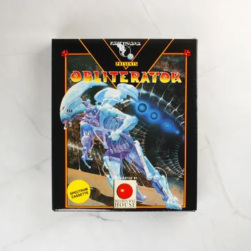 Az Obliterator videójáték dobozának előlapja egy kék idegen lénnyel