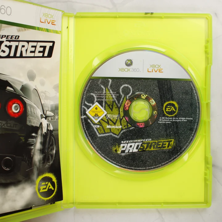 Need for Speed ProStreet Xbox 360 tok belülről lemezzel Need for Speed ProStreet Xbox 360 nyitott tok a lemezzel és kézikönyvvel
