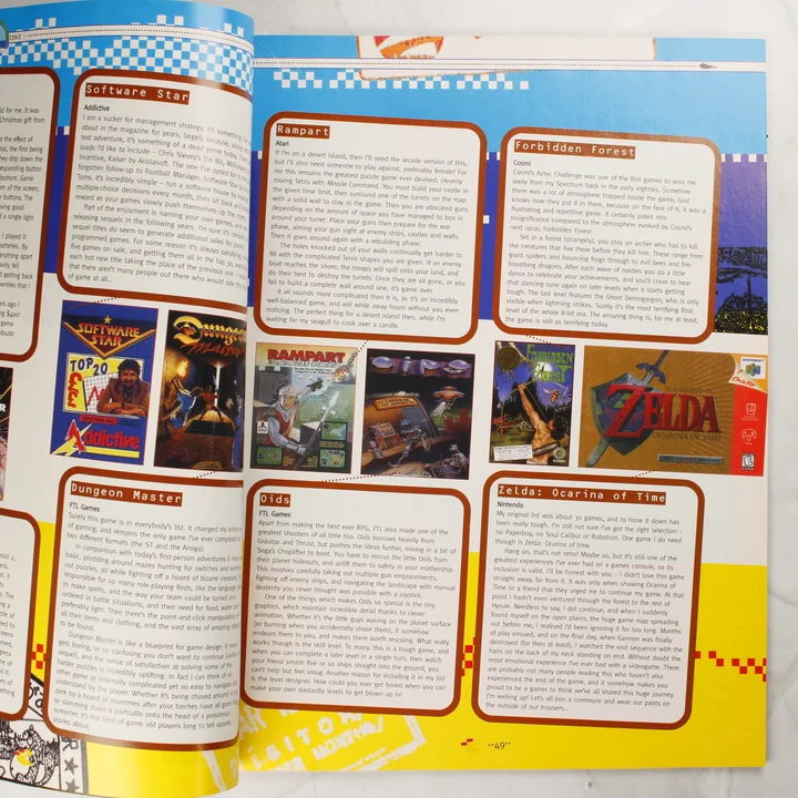 A Retro Gamer magazin nyitott oldalai retro videójáték leírásokkal