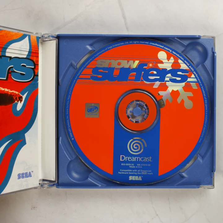 Nyitott műanyag tok benne a Snow Surfers Sega Dreamcast videójáték lemezével