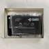A Hammerfist C64 videójáték kazettája védőtasakban a nyitott dobozban