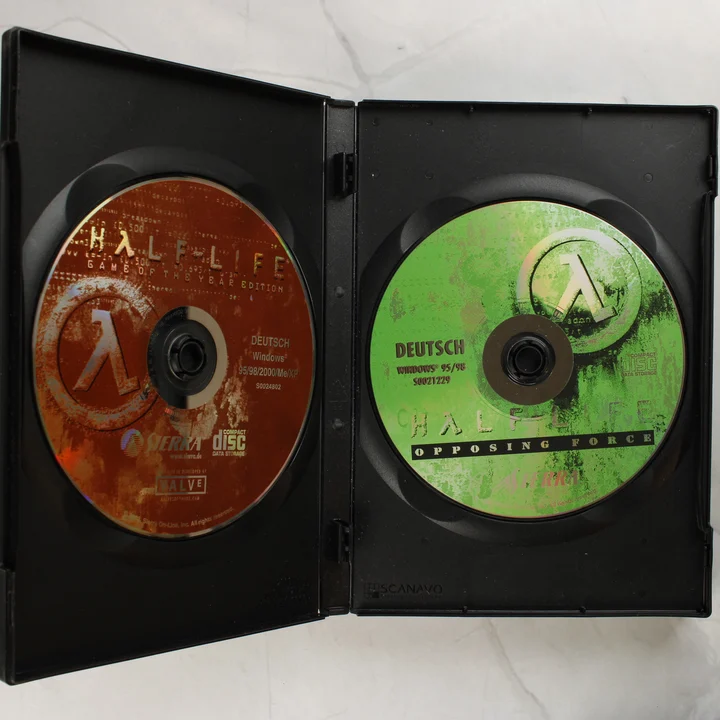 Half-Life GOTY és Opposing Force CD-ROM lemezek a tokban