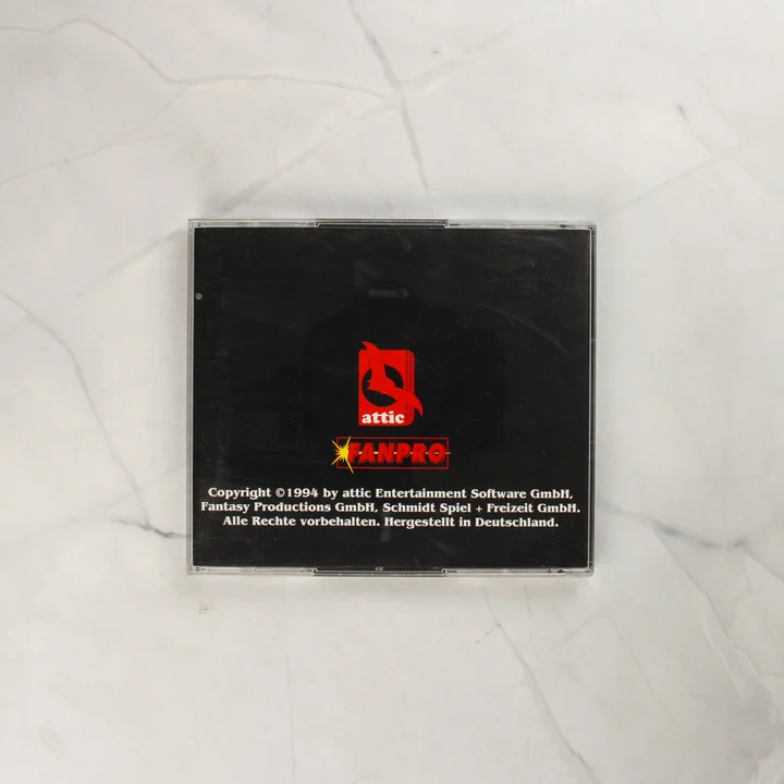 A Das Schwarze Auge Sternenschweif CD-tokjának fekete hátoldala a kiadói logókkal