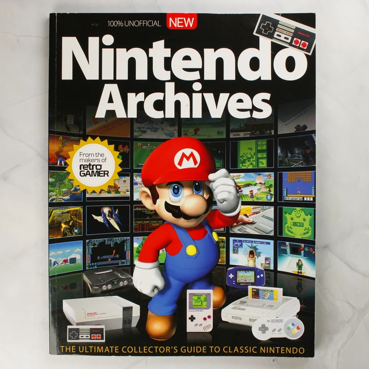 A Nintendo Archives gyűjtői könyv előlapja Marióval és játékkonzolokkal