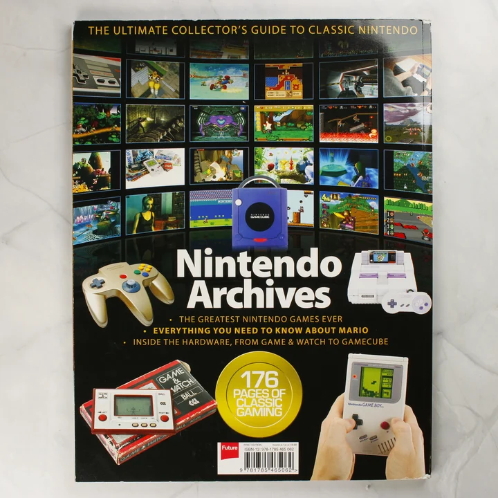 A Nintendo Archives könyv hátlapja termékleírással és vonalkóddal