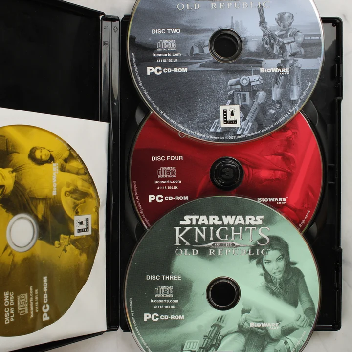 Star Wars Knights of the Old Republic 4 CD lemez A nyitott tok a 4 darab Star Wars Knights of the Old Republic CD-vel