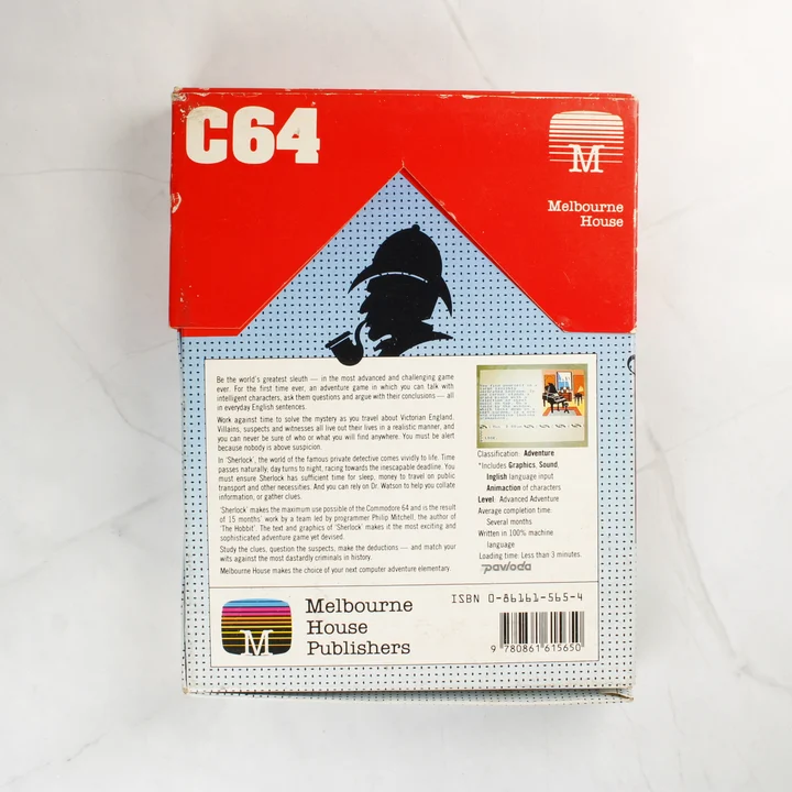 Sherlock videójáték dobozának hátoldala leírással és vonalkóddal