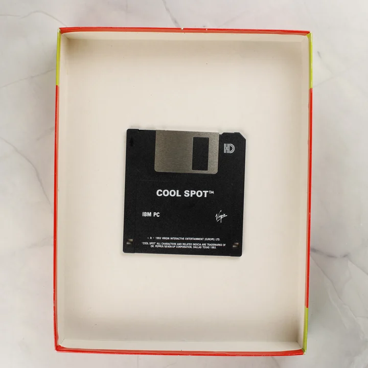 Cool Spot IBM PC 3,5 colos HD floppy lemez a belső dobozban
