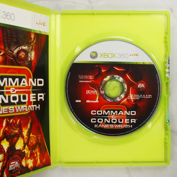 Nyitott Xbox 360 tok a Command & Conquer 3: Kane's Wrath játéklemezzel