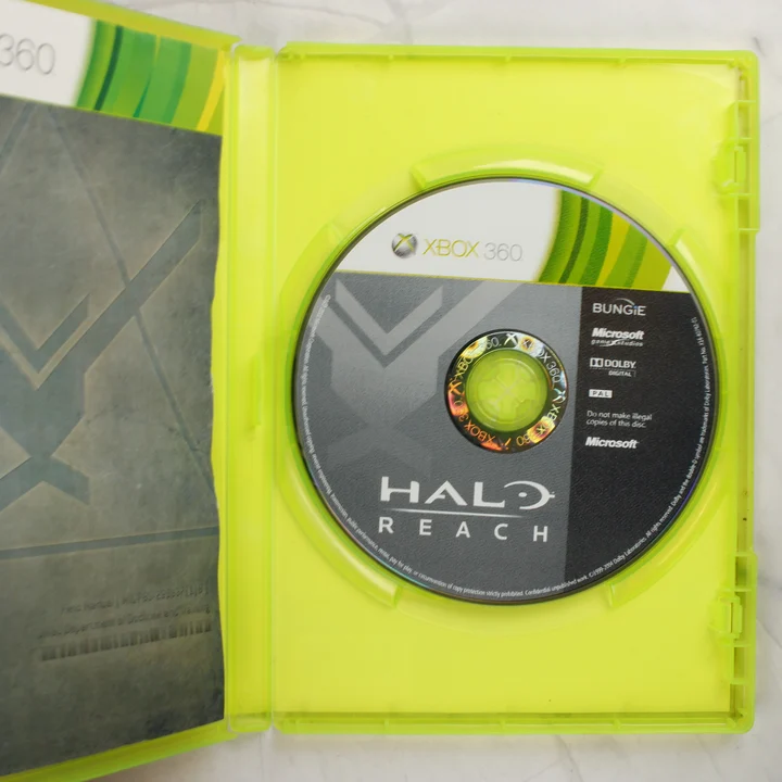 Halo Reach lemez és füzet a kinyitott zöld Xbox 360 tokban