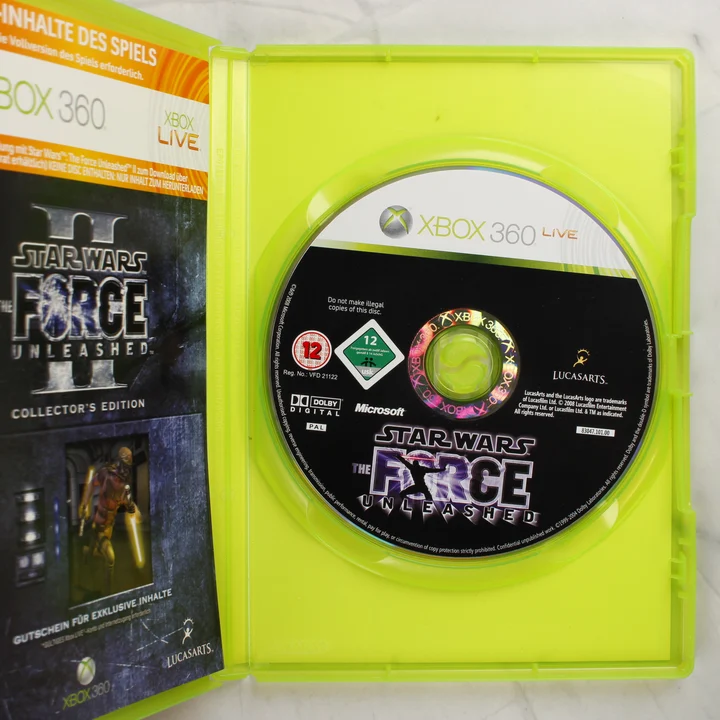 Nyitott Xbox 360 játéktok a Star Wars lemezzel és füzettel