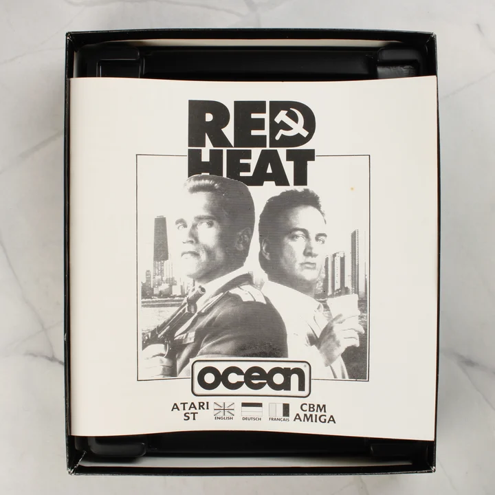 A Red Heat videójáték többnyelvű használati útmutatója a dobozban