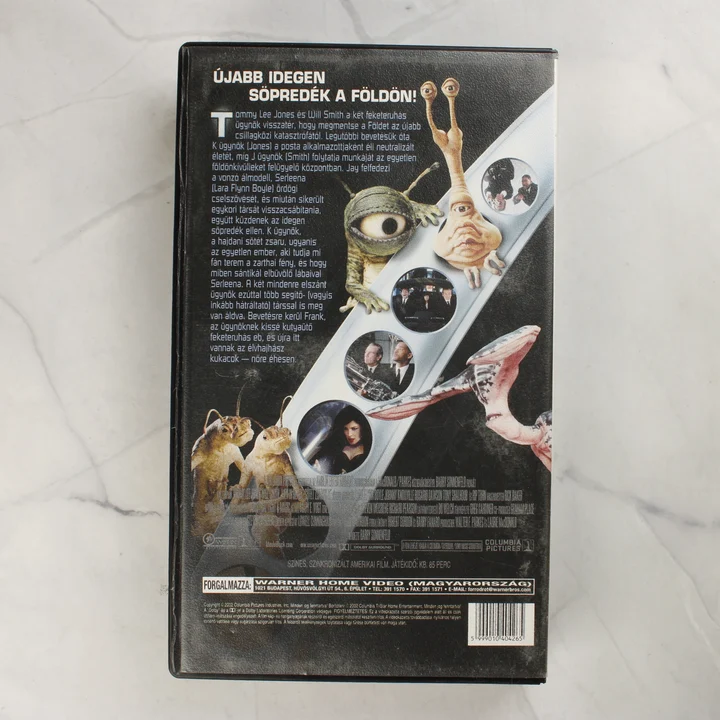Men in Black Sötét zsaruk II VHS tok hátoldala leírással
