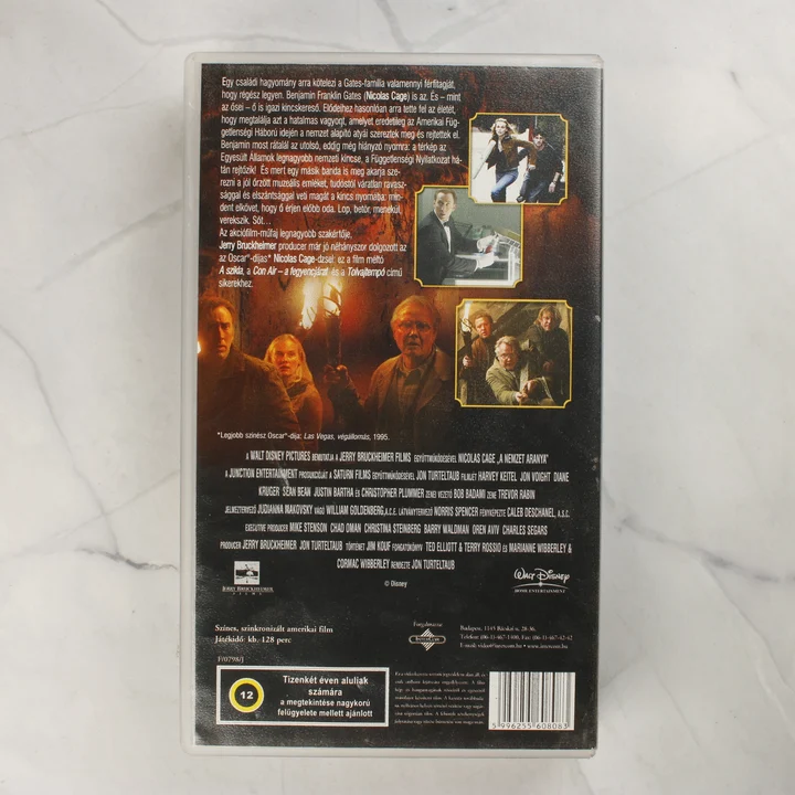 A nemzet aranya VHS hátsó borító A nemzet aranya VHS kazetta hátlapja leírással és vonalkóddal